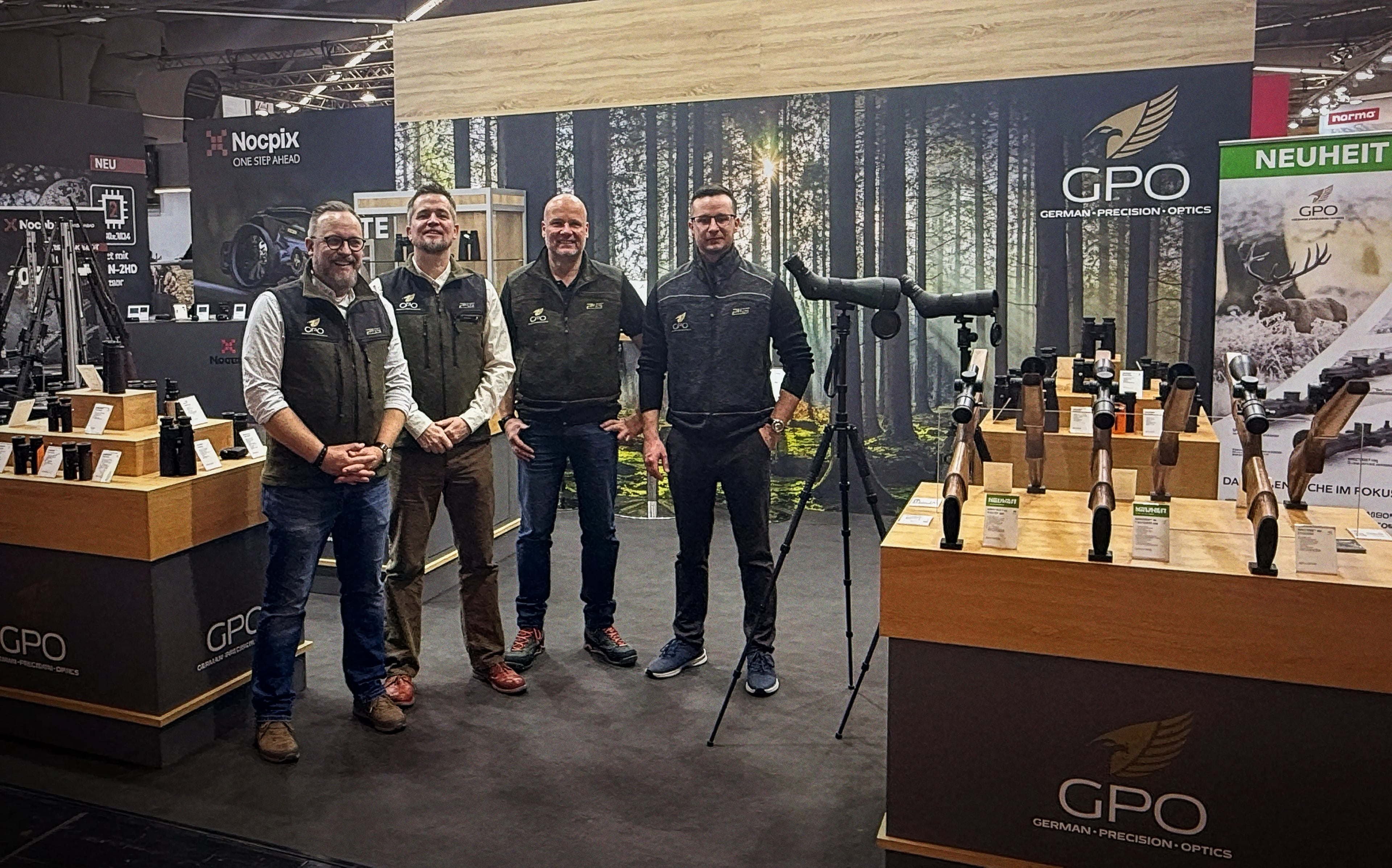 Messestand Ferngläser